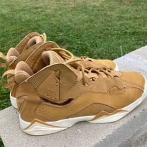 Barely worn Jordan true flight wheats 10.5